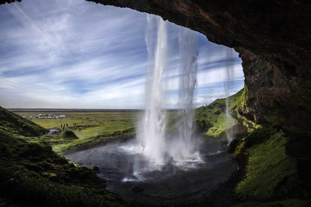 06 What shutter speed should you use to photograph a waterfall?