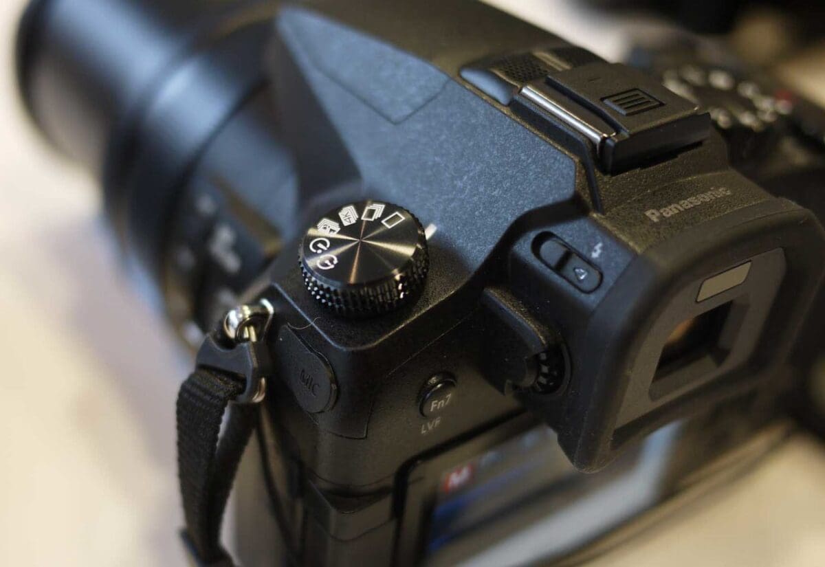 Hands-on Panasonic FZ2000 Review: Early Verdict