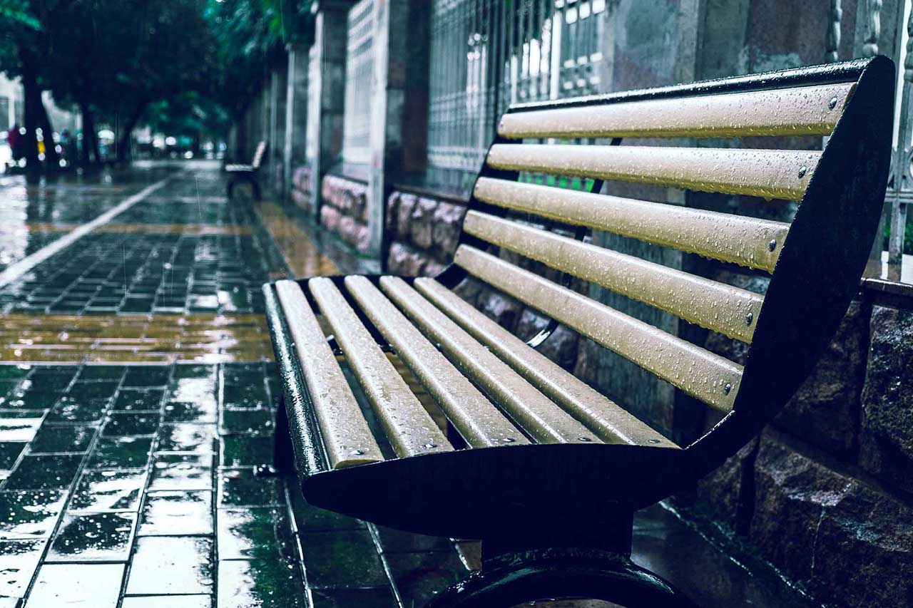 How to photograph in the rain: 04 Carry some cloths