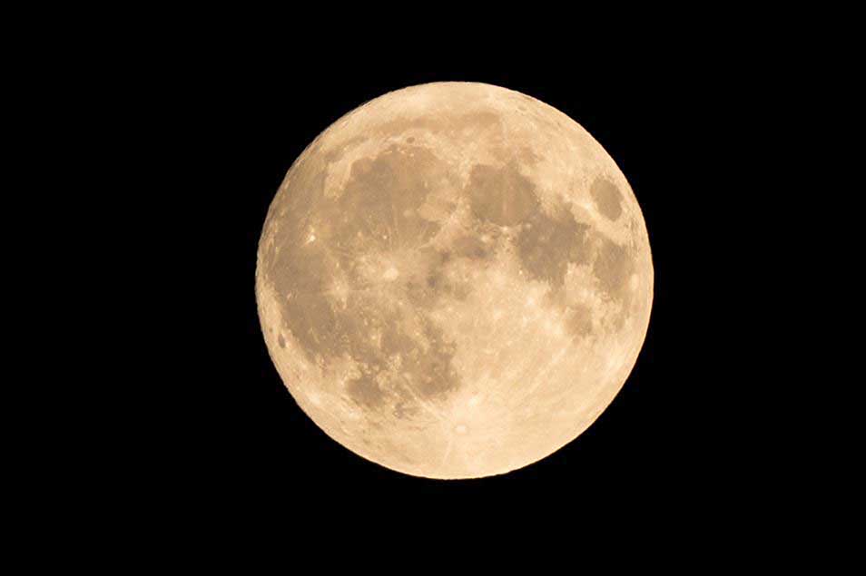 Supermoon photography: 03 Take control of your camera