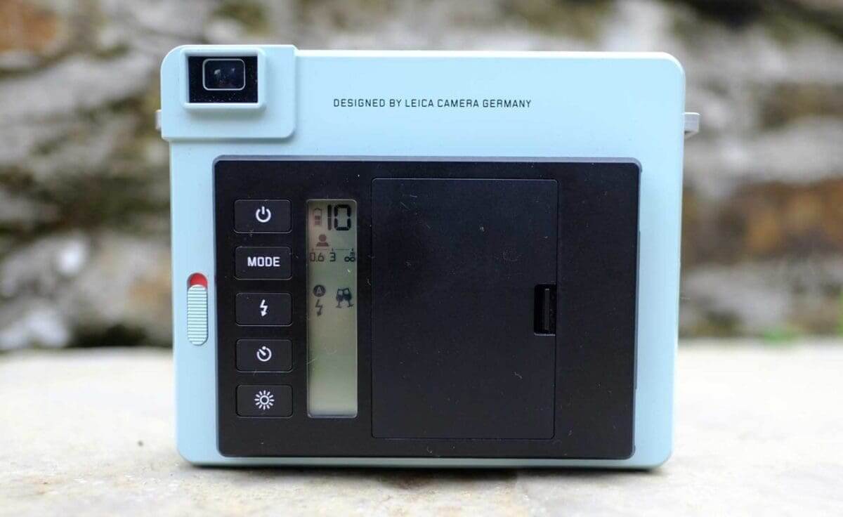 How to load film to the Leica Sofort