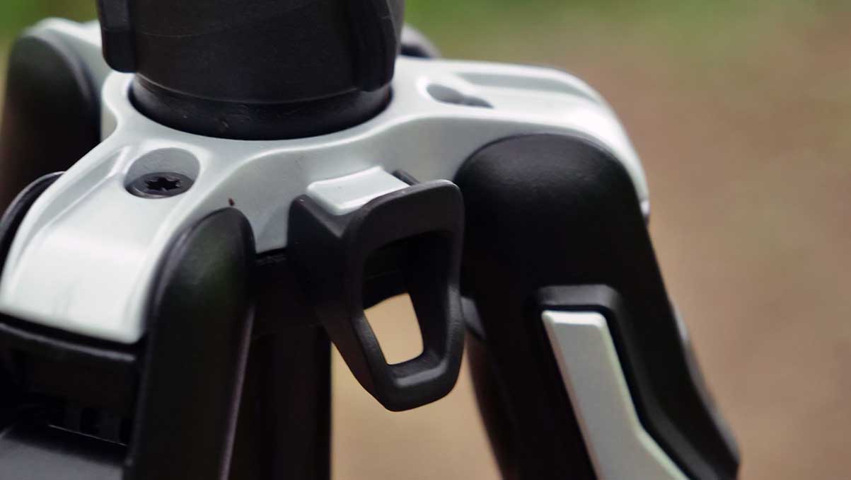 Manfrotto BeFree Advanced GT review: hook