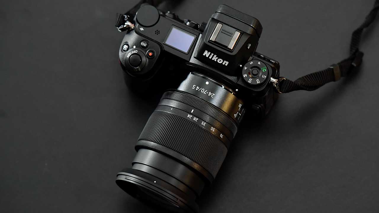 Should I buy the Nikon Z7 or Nikon D850?