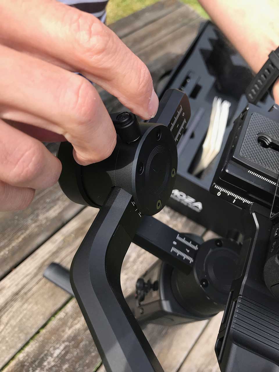 How to balance your camera on the Gudsen Moza Air 2: 04 balance roll axis