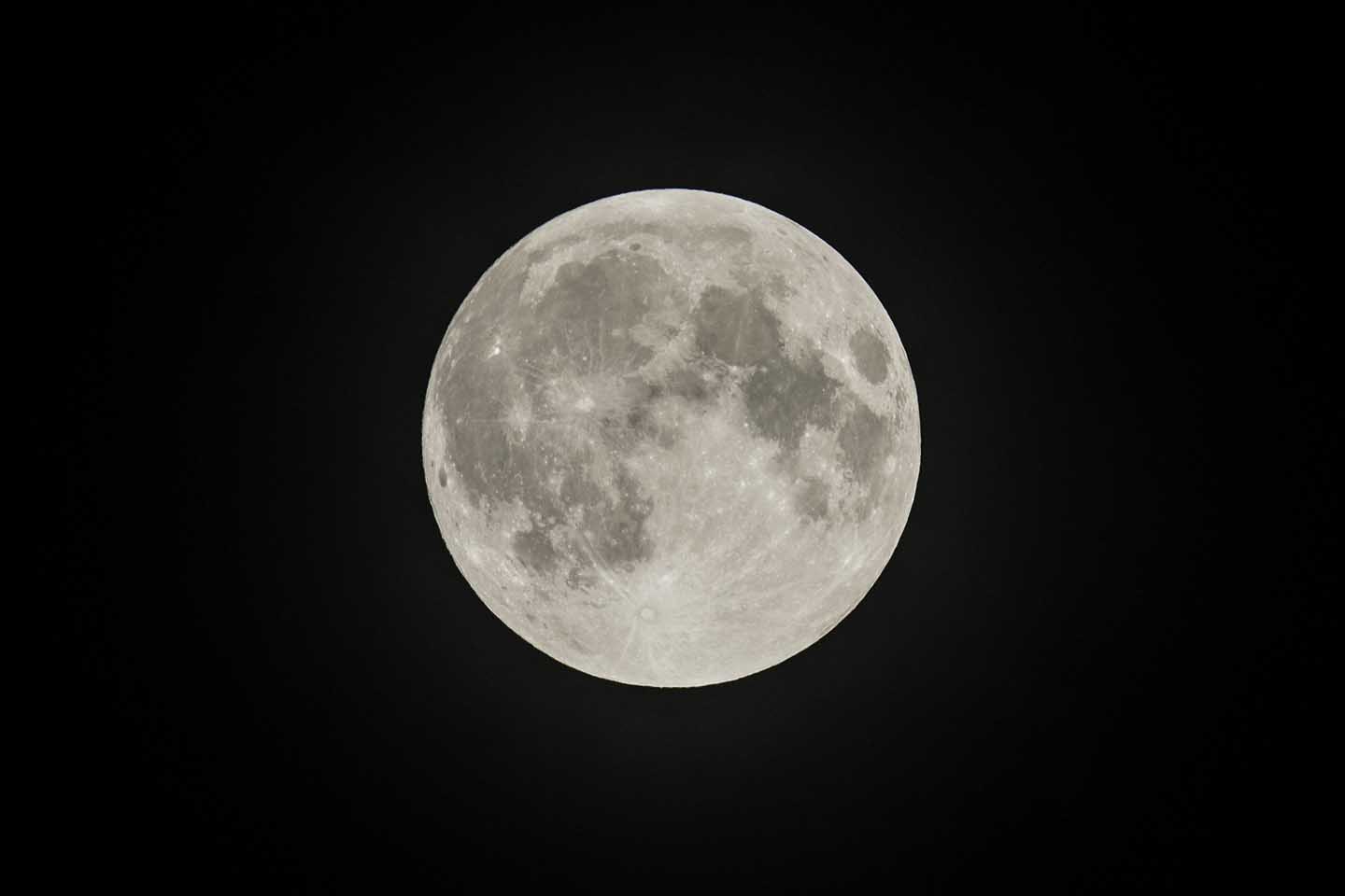 Best camera settings for shooting the moon