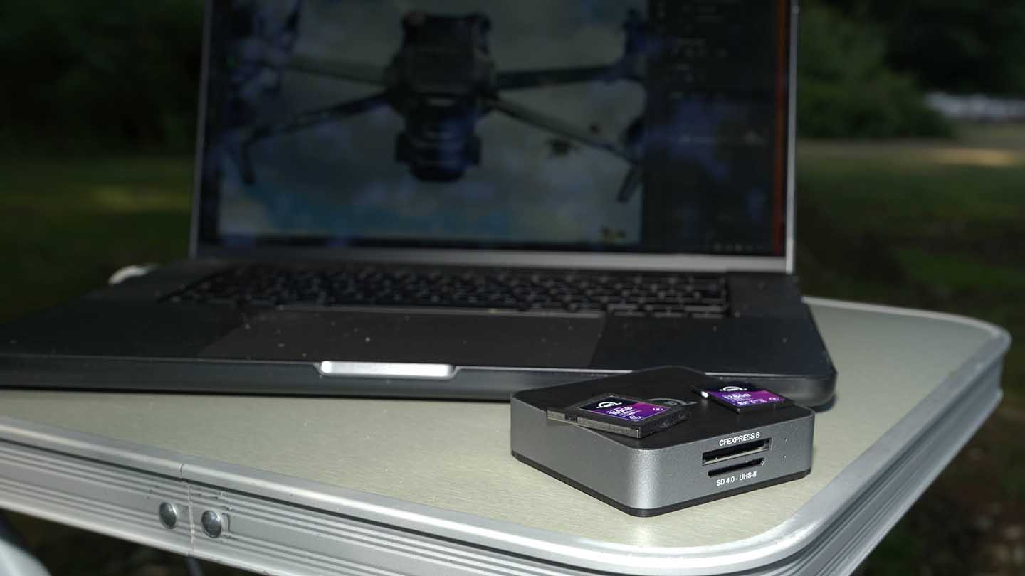 OWC Atlas Dual CFexpress + SD Card Reader