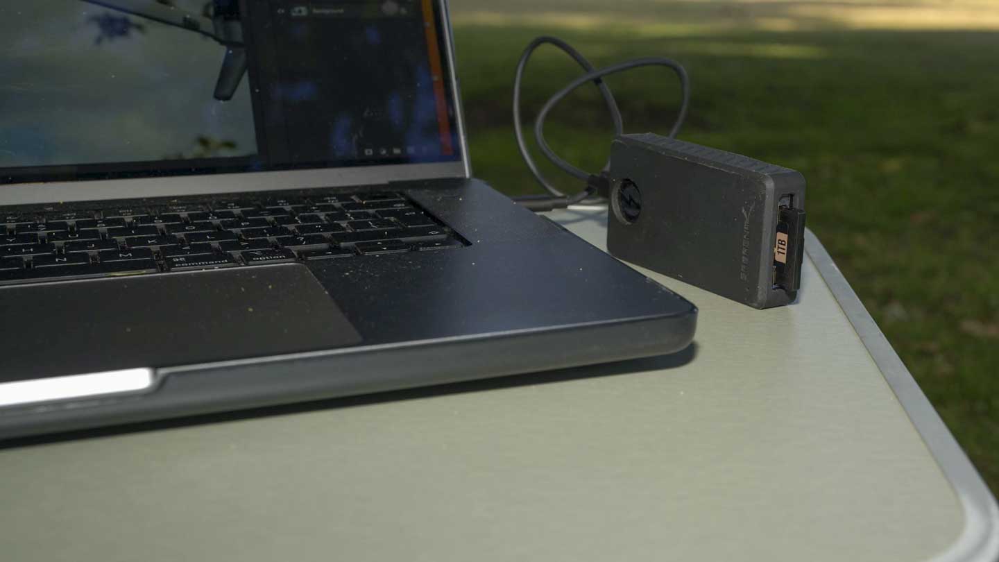 Sabrent Thunderbolt 3 & USB 3 Type-C to CFexpress Type-B Card Reader