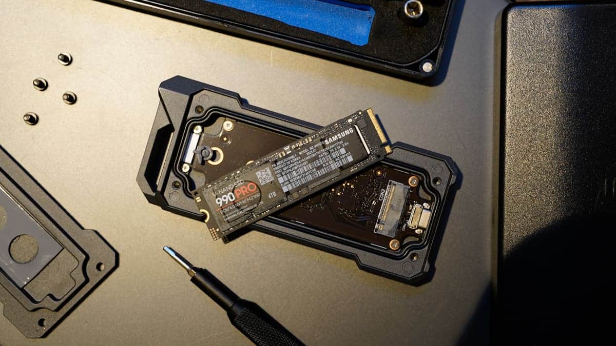Samsung 990 Pro SSD front