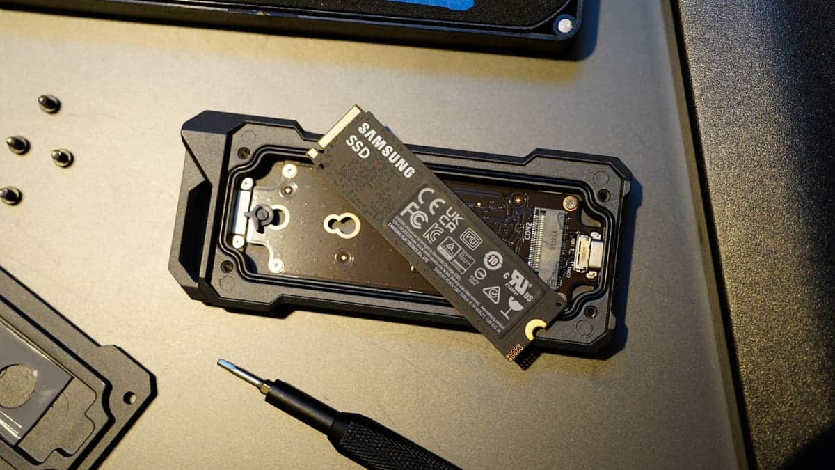 Samsung 990 Pro SSD back
