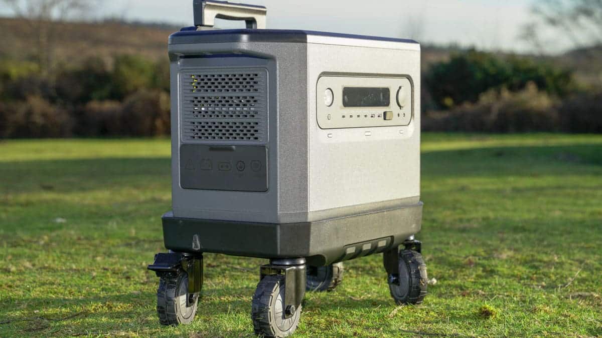 Ugreen Portable Power Station PowerRoam 2200 review