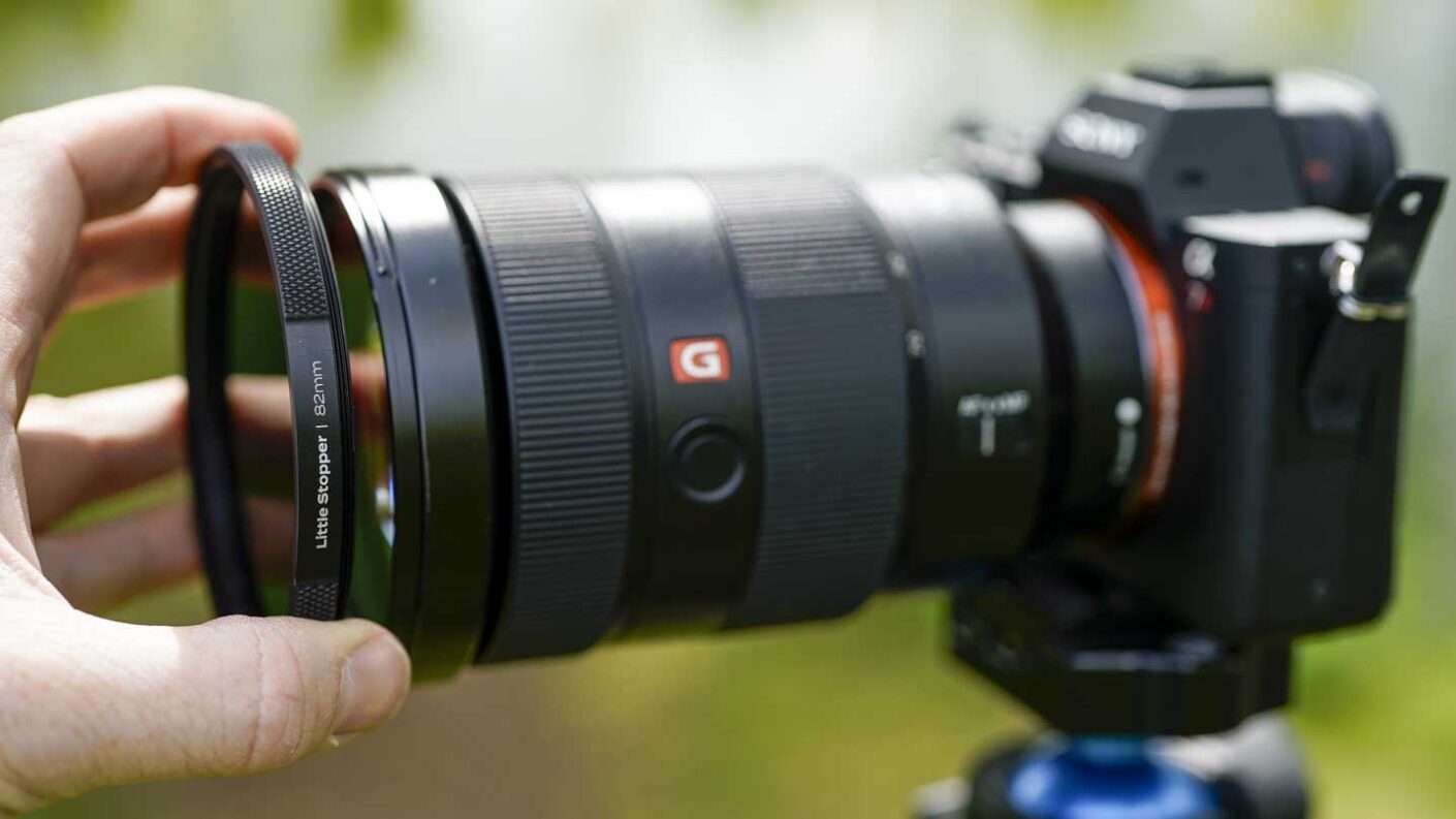 LEE ELEMENTS LITTLE STOPPER being attached to the lens
