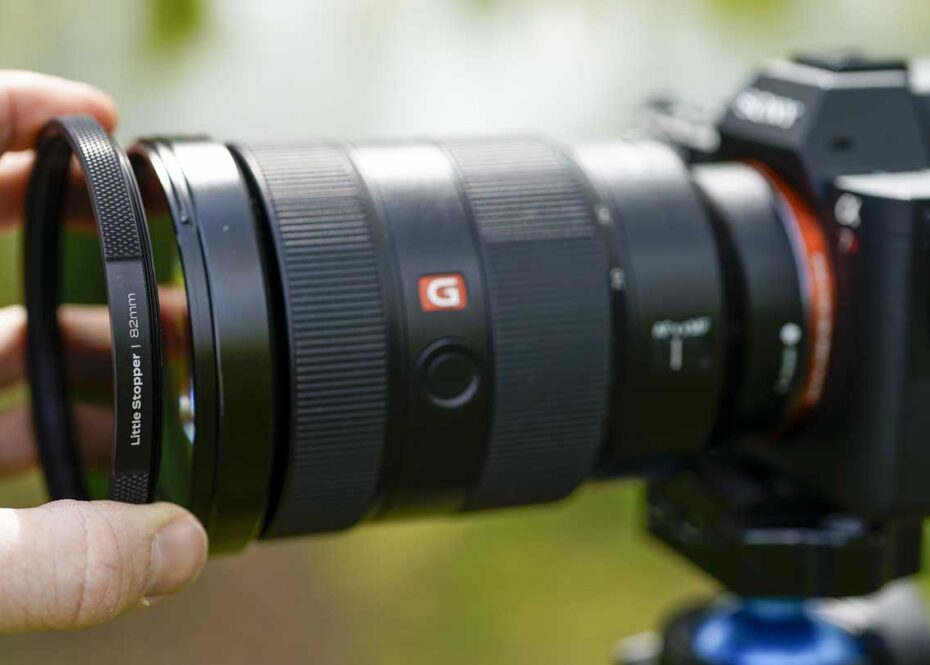 LEE ELEMENTS LITTLE STOPPER being attached to the lens