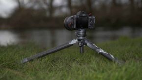 NEEWER TP62 lowered to ground level